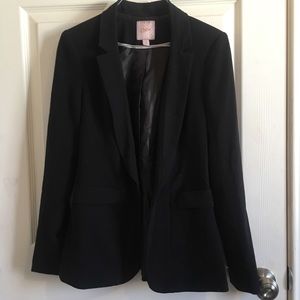 Candie’s black boyfriend blazer